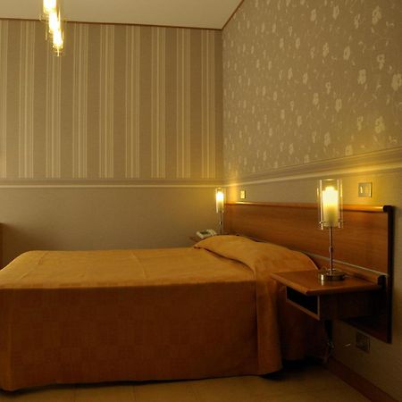 Hotel Residence Ulivi E Palme กาญารี ภายนอก รูปภาพ
