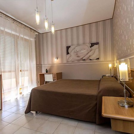 Hotel Residence Ulivi E Palme กาญารี ภายนอก รูปภาพ