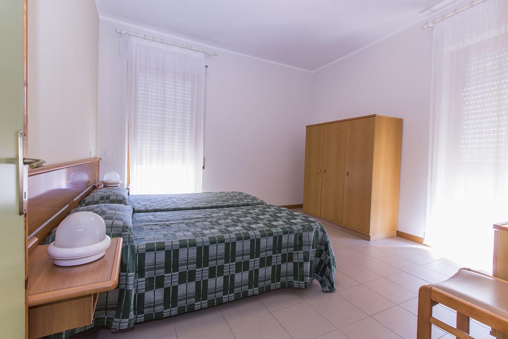 Hotel Residence Ulivi E Palme กาญารี ภายนอก รูปภาพ