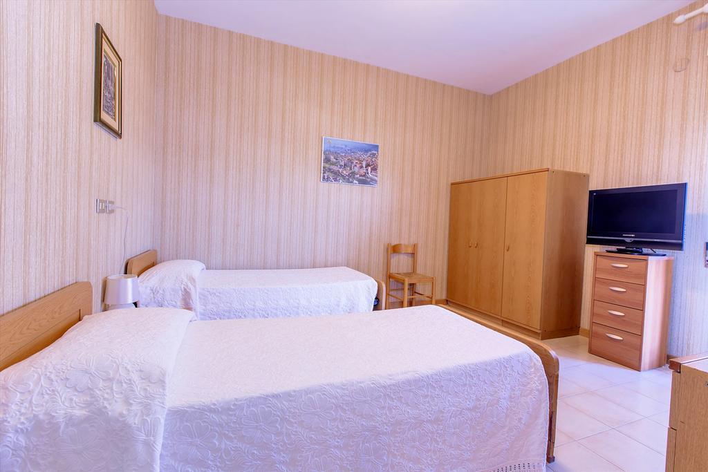 Hotel Residence Ulivi E Palme กาญารี ภายนอก รูปภาพ