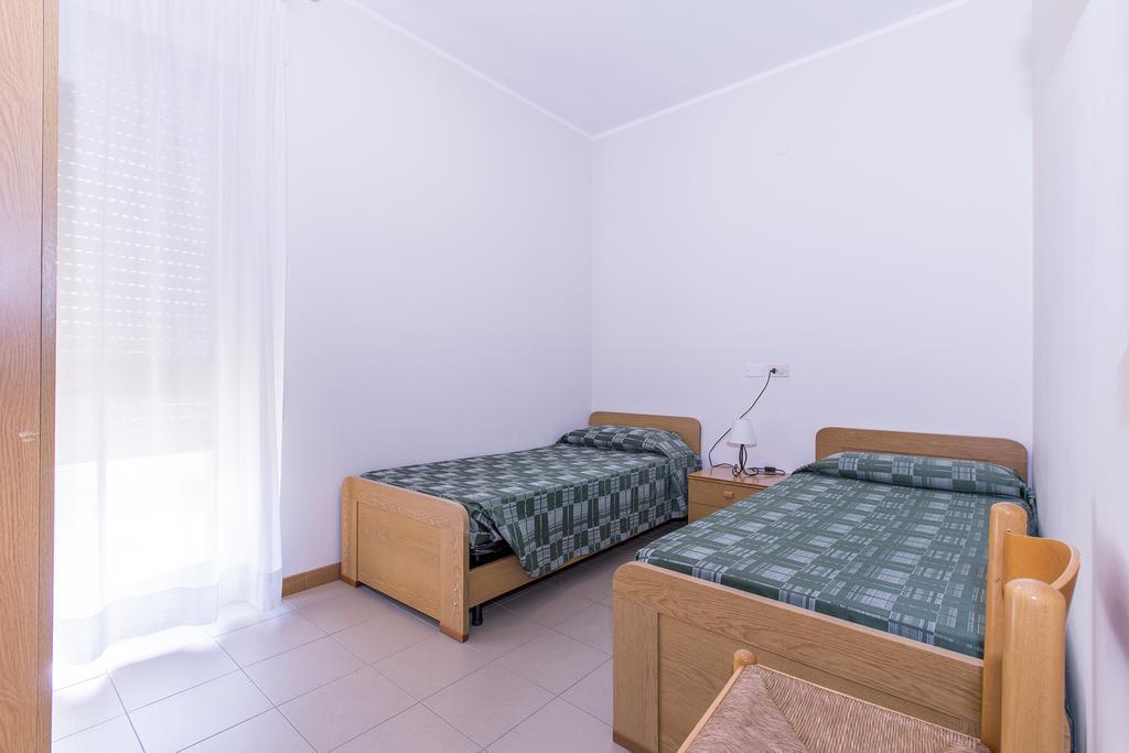 Hotel Residence Ulivi E Palme กาญารี ภายนอก รูปภาพ