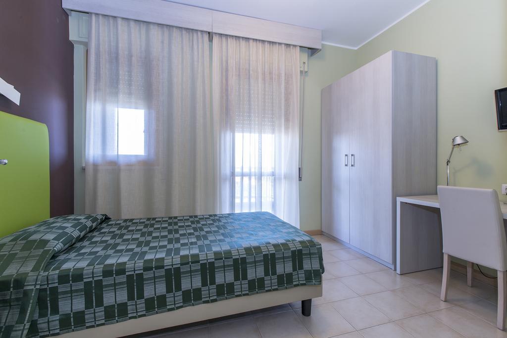 Hotel Residence Ulivi E Palme กาญารี ภายนอก รูปภาพ