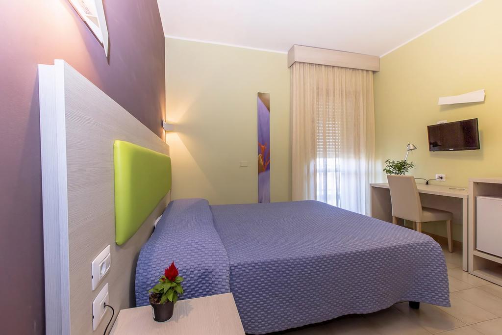 Hotel Residence Ulivi E Palme กาญารี ภายนอก รูปภาพ