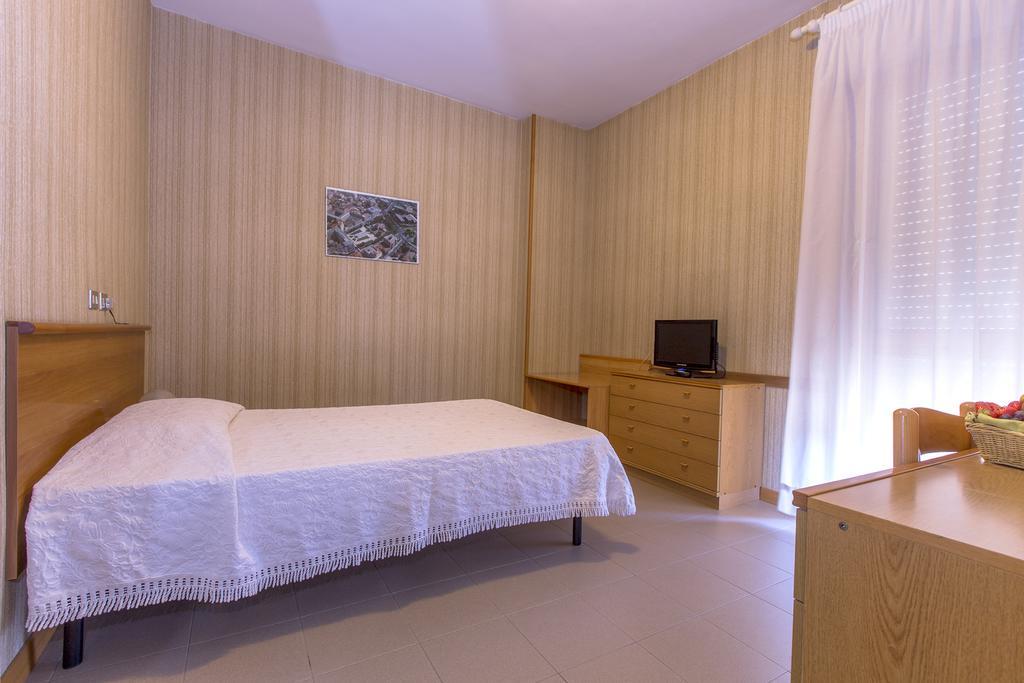 Hotel Residence Ulivi E Palme กาญารี ภายนอก รูปภาพ