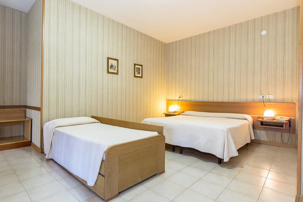 Hotel Residence Ulivi E Palme กาญารี ภายนอก รูปภาพ