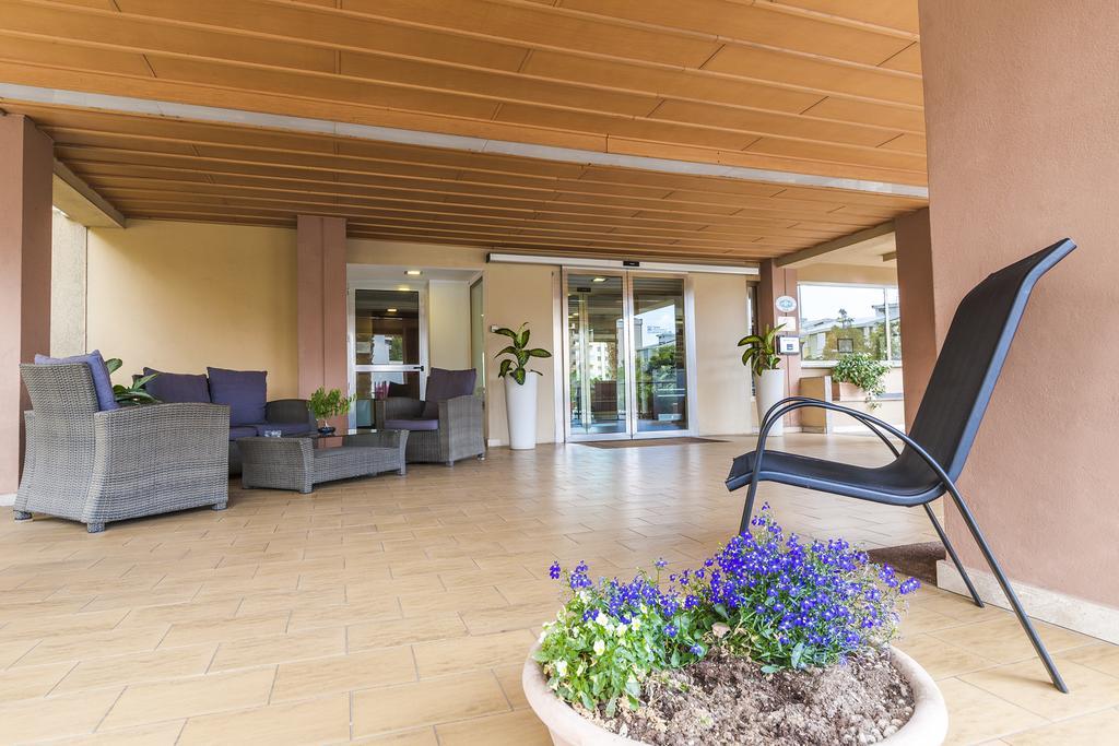 Hotel Residence Ulivi E Palme กาญารี ภายนอก รูปภาพ