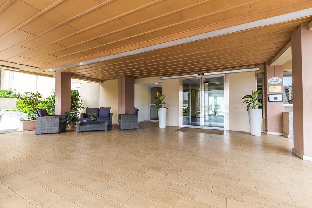Hotel Residence Ulivi E Palme กาญารี ภายนอก รูปภาพ