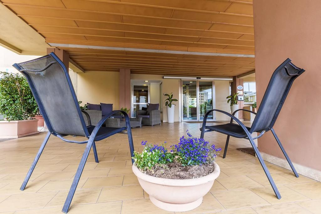 Hotel Residence Ulivi E Palme กาญารี ภายนอก รูปภาพ