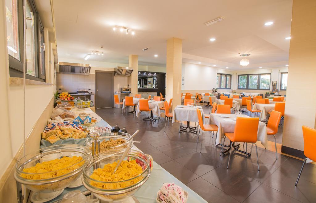 Hotel Residence Ulivi E Palme กาญารี ภายนอก รูปภาพ