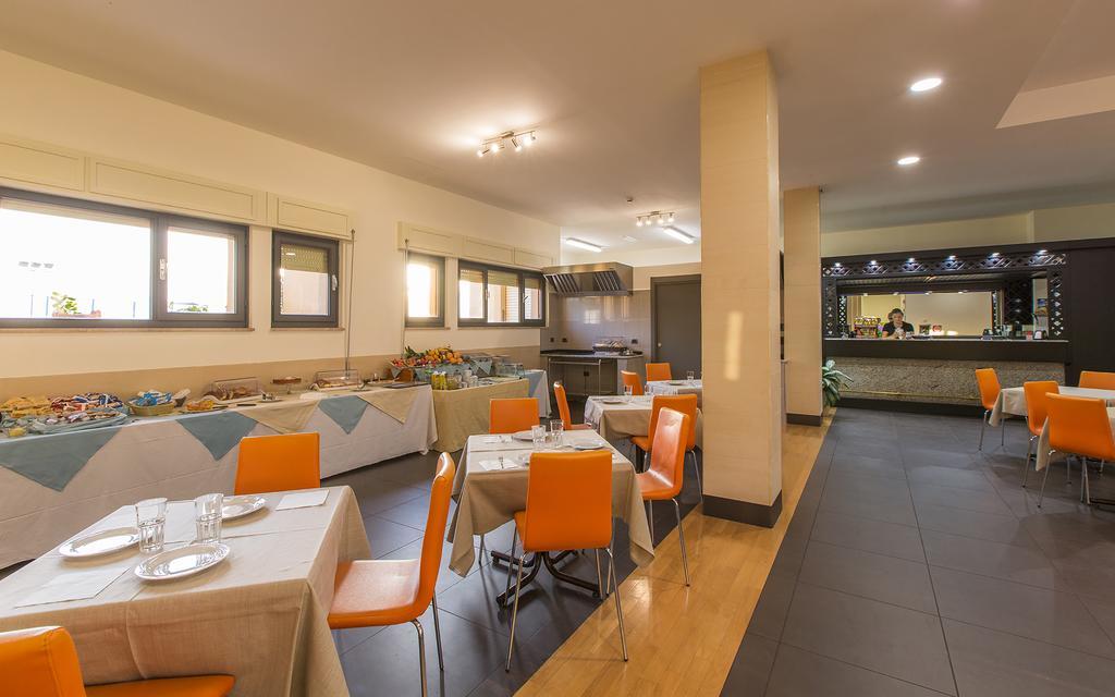 Hotel Residence Ulivi E Palme กาญารี ภายนอก รูปภาพ