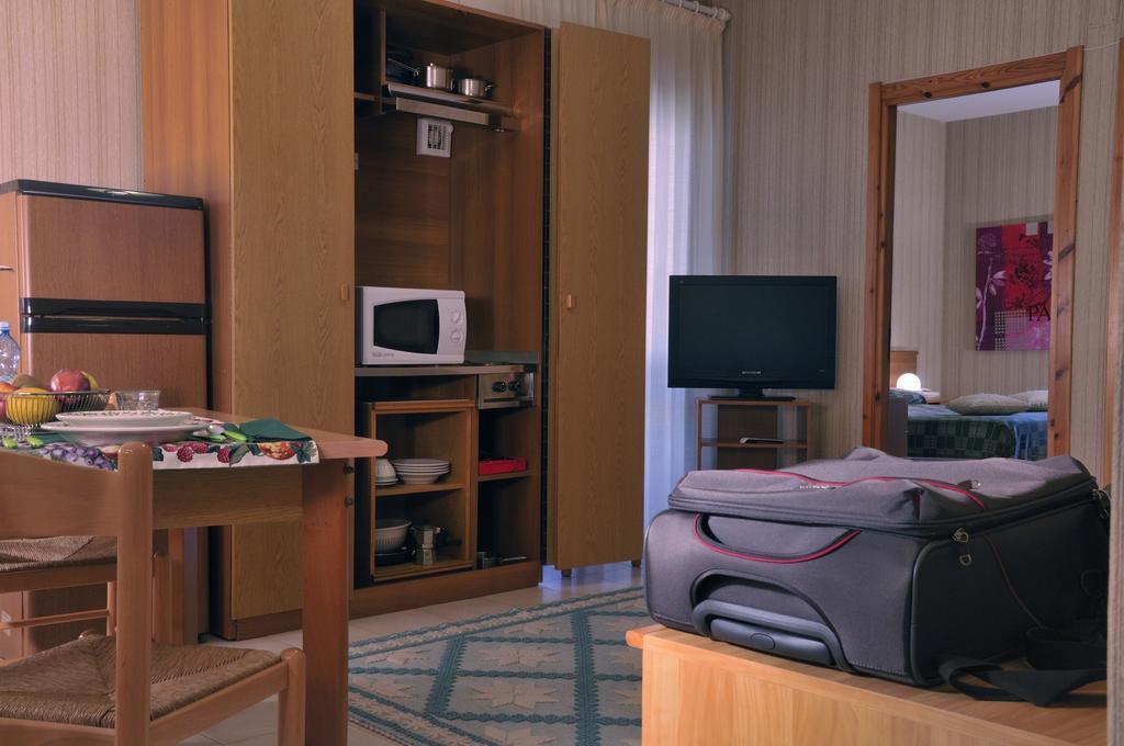 Hotel Residence Ulivi E Palme กาญารี ห้อง รูปภาพ