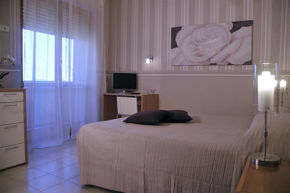Hotel Residence Ulivi E Palme กาญารี ภายนอก รูปภาพ