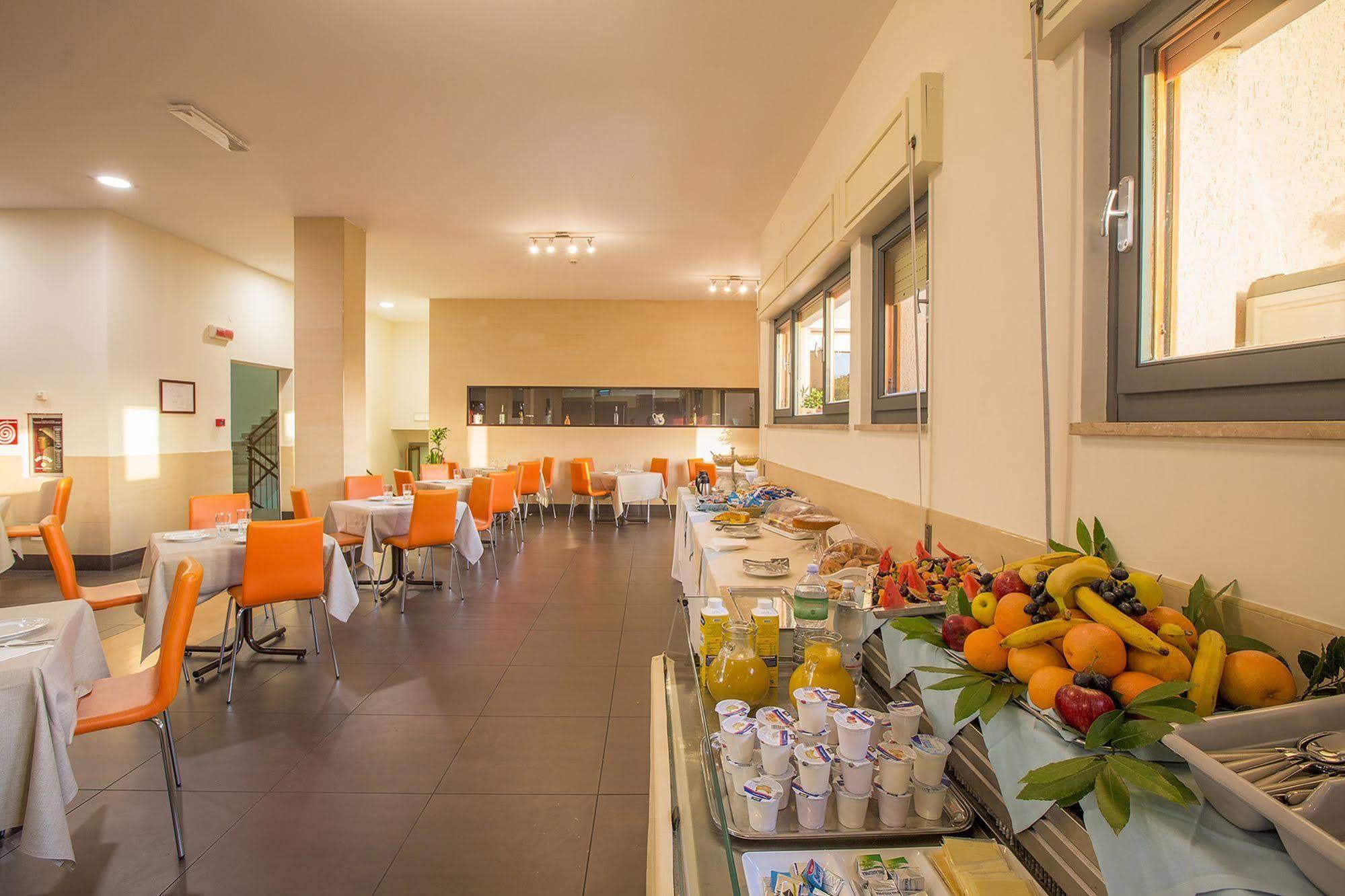 Hotel Residence Ulivi E Palme กาญารี ภายนอก รูปภาพ