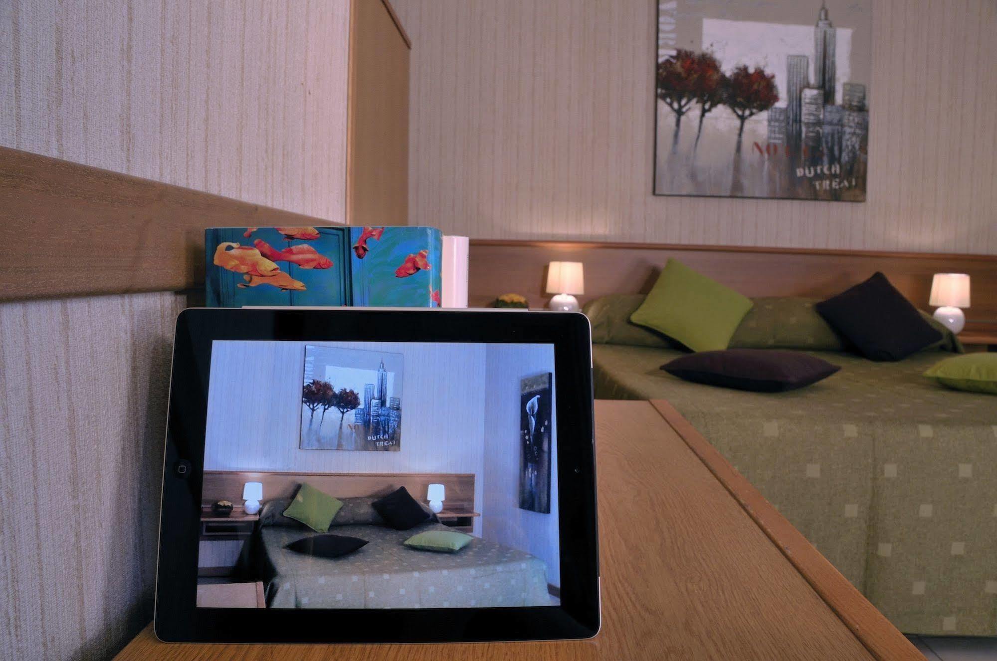 Hotel Residence Ulivi E Palme กาญารี ภายนอก รูปภาพ