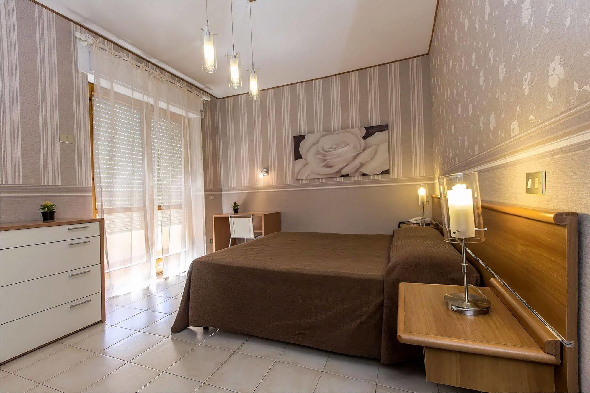 Hotel Residence Ulivi E Palme กาญารี ภายนอก รูปภาพ