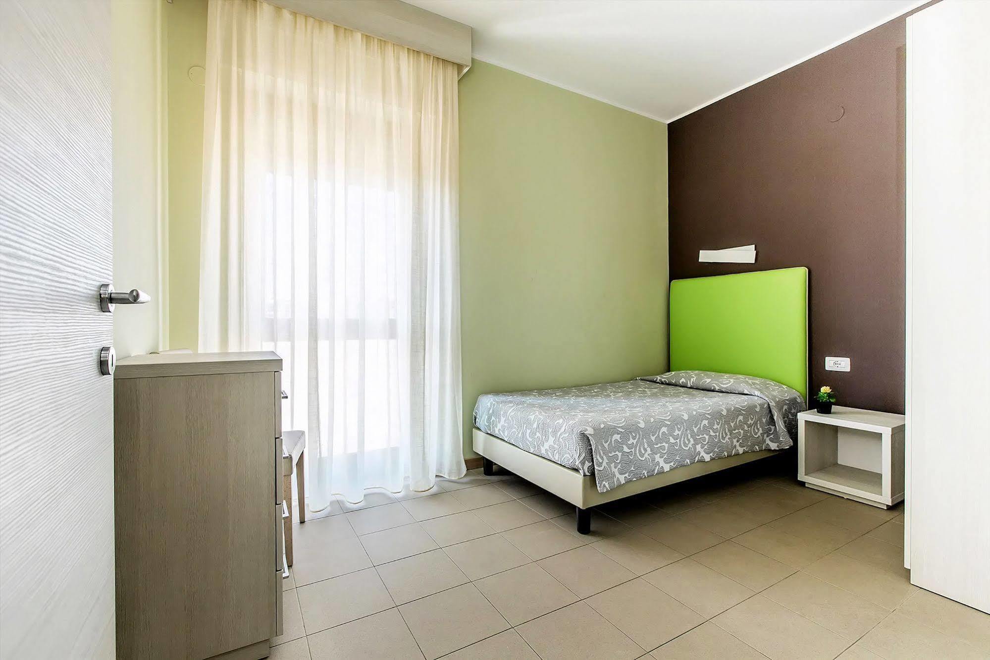 Hotel Residence Ulivi E Palme กาญารี ภายนอก รูปภาพ